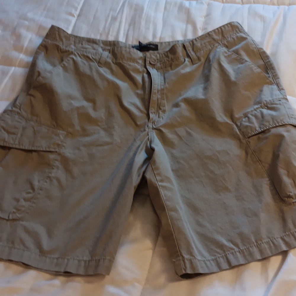Banana Republic cargo shorts 38